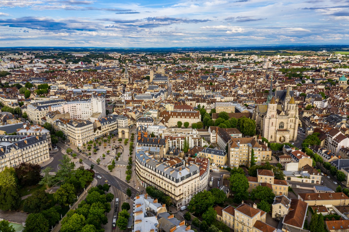 Орендувати літак в Діжон