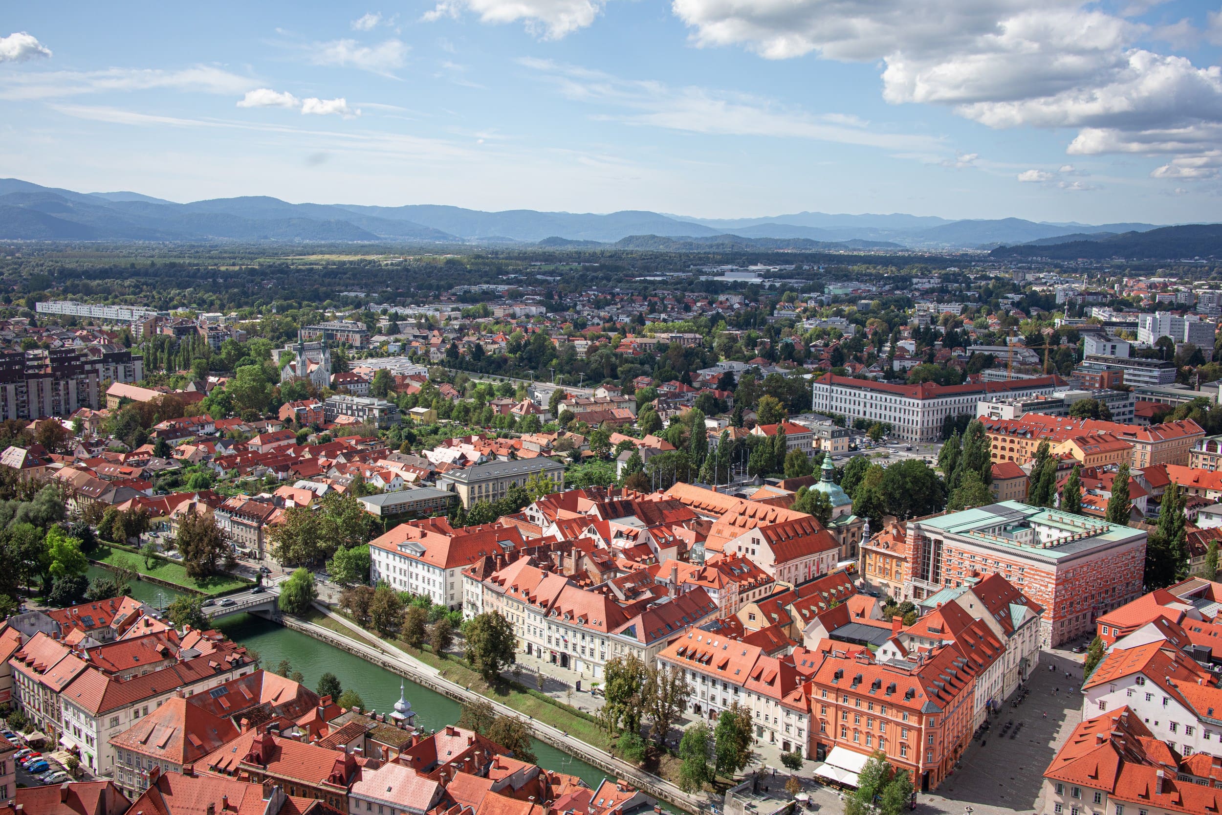 Орендувати літак в Любляну